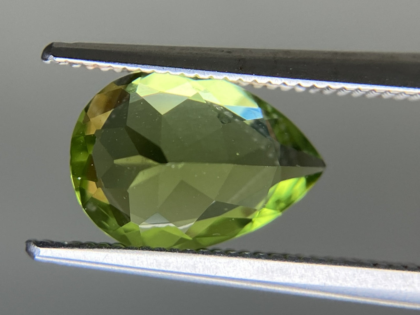 ペリドット  天然  2.529ct  宝石ソーティング付き  10.7㎜×7.7㎜×5.0㎜  ラッピング無料  ルース（ 裸石 ）  5108YY