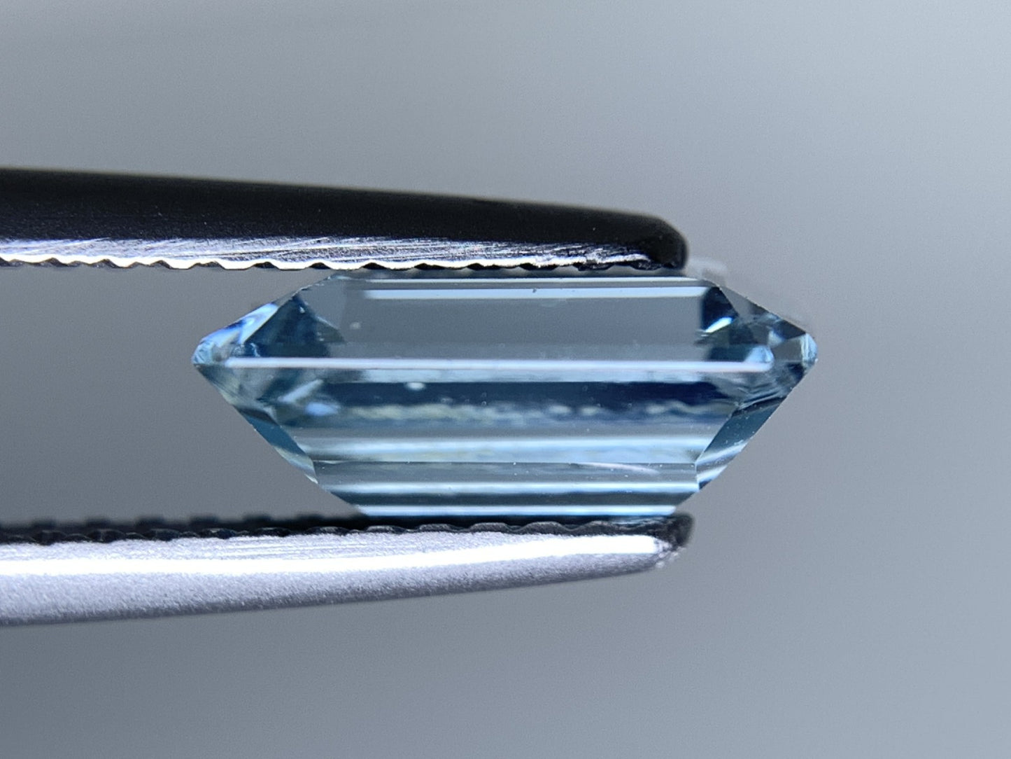 アクアマリン 天然 2.091ct 宝石ソーティング付き 9.5㎜×7.2㎜×4.0㎜ ルース（ 裸石 ） 6973Y