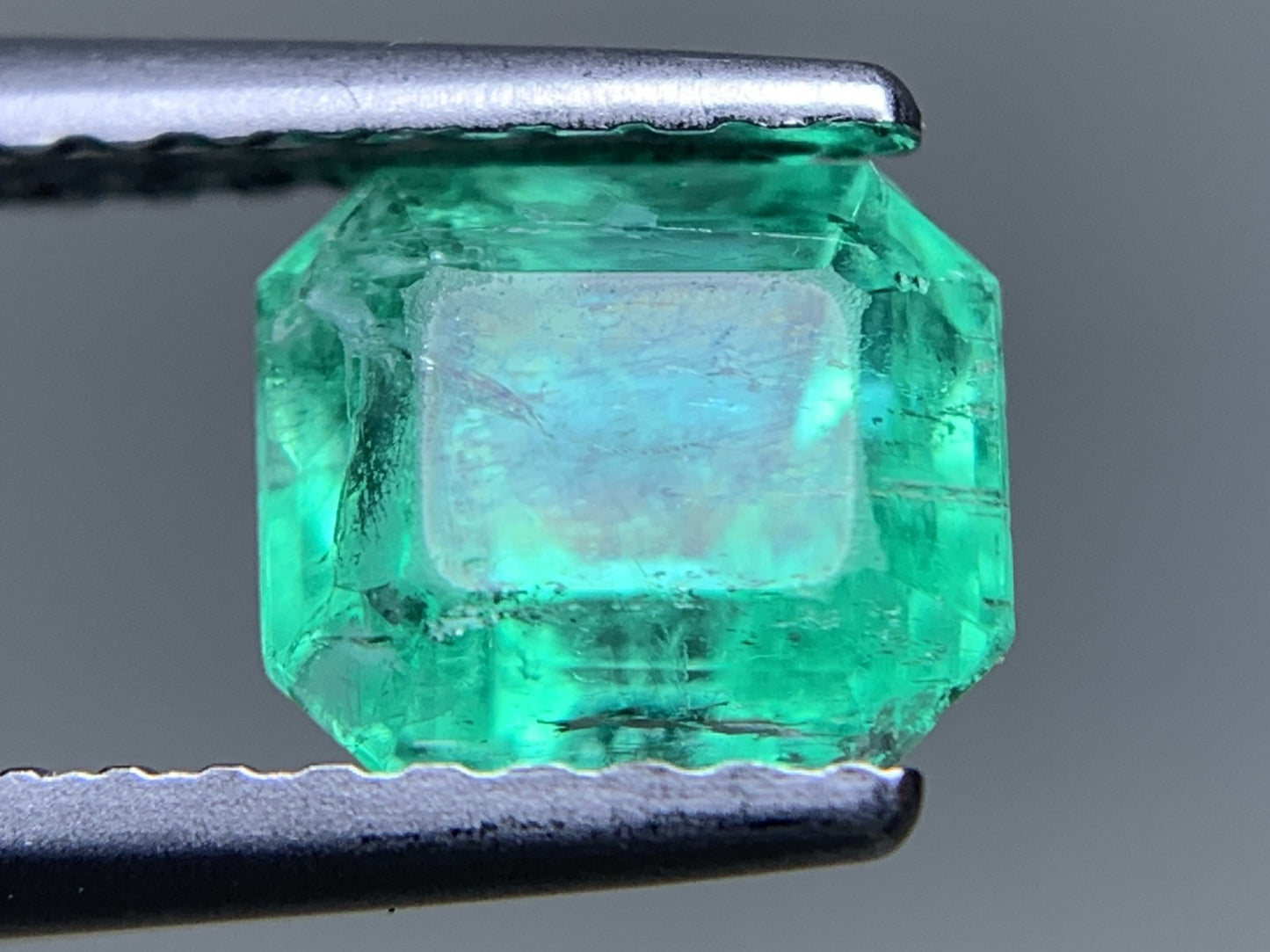 エメラルド 天然 1.109ct 中央宝石ソーティング付き 6.34㎜×5.60㎜×4.98㎜ ルース（ 裸石 ） 6145Y