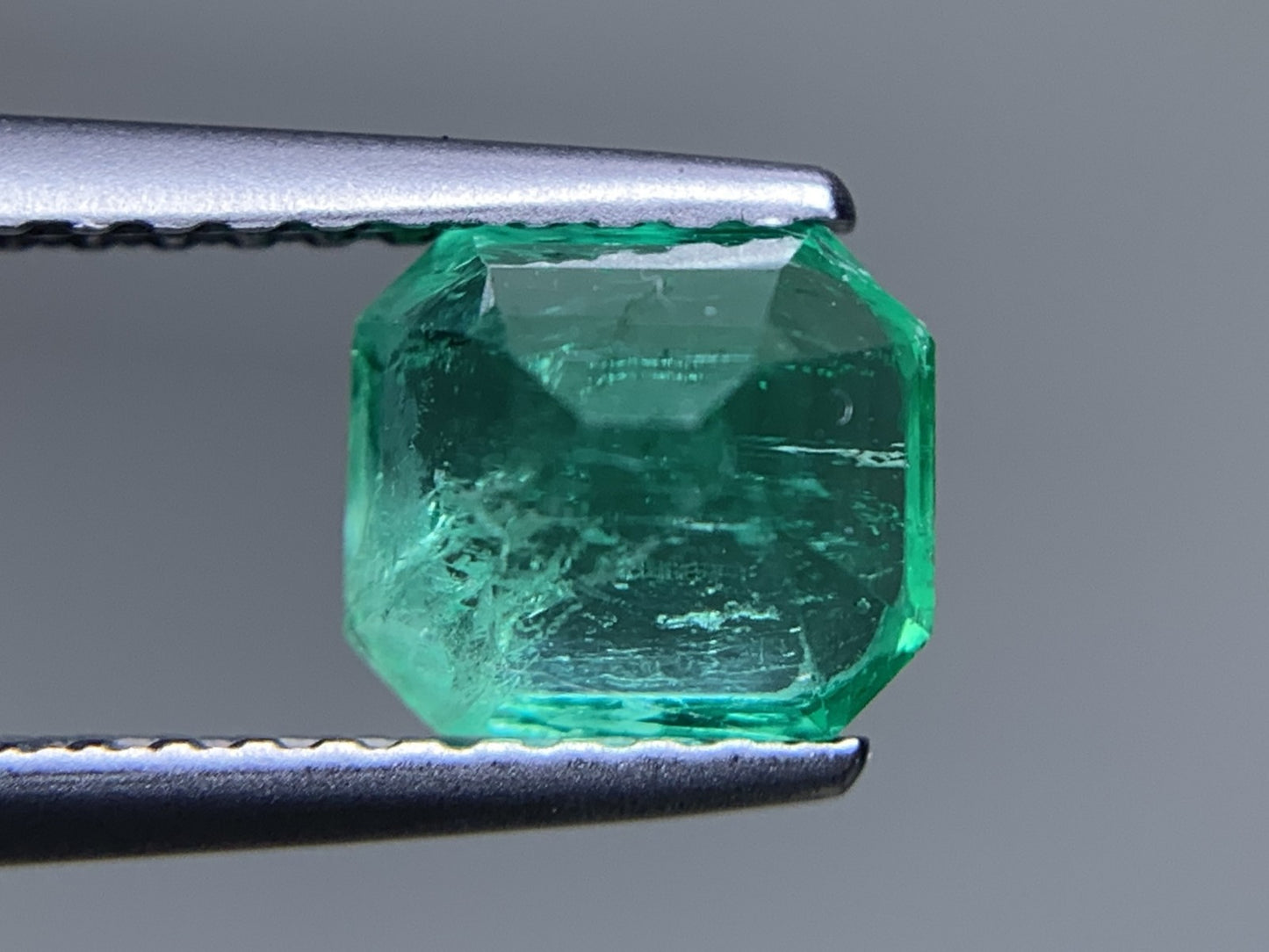エメラルド 天然 1.109ct 中央宝石ソーティング付き 6.34㎜×5.60㎜×4.98㎜ ルース（ 裸石 ） 6145Y