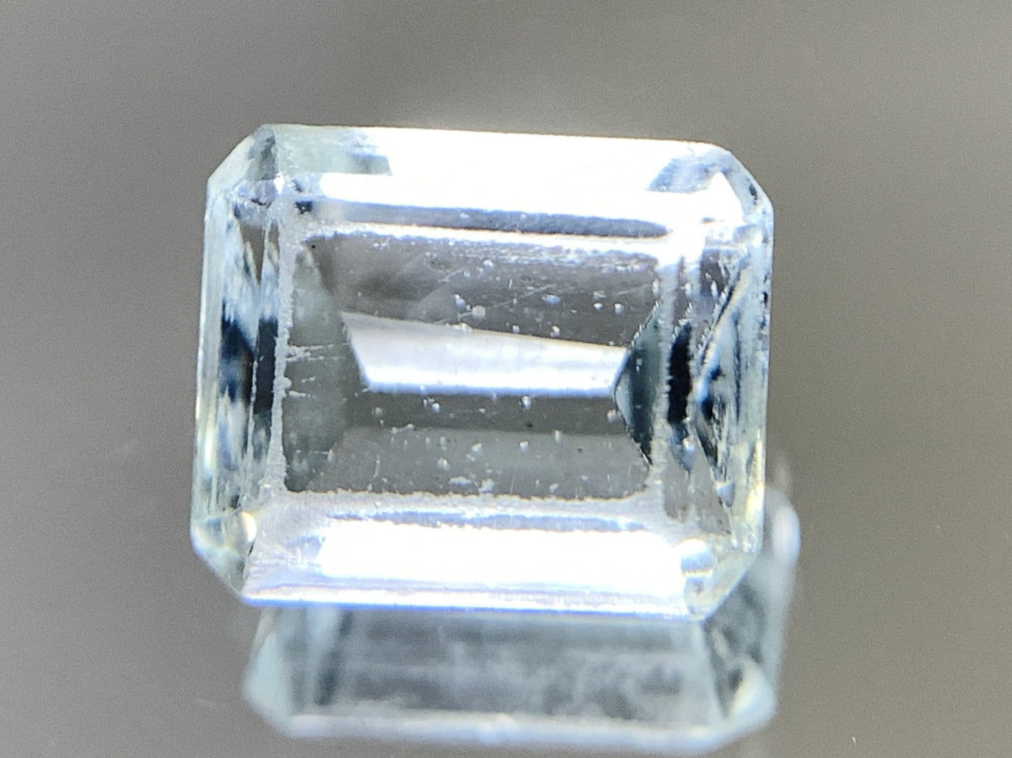 アクアマリン 天然 2.274ct 宝石ソーティング付き 8.8㎜×7.3㎜×4.3㎜ ルース（ 裸石 ） 6979Y