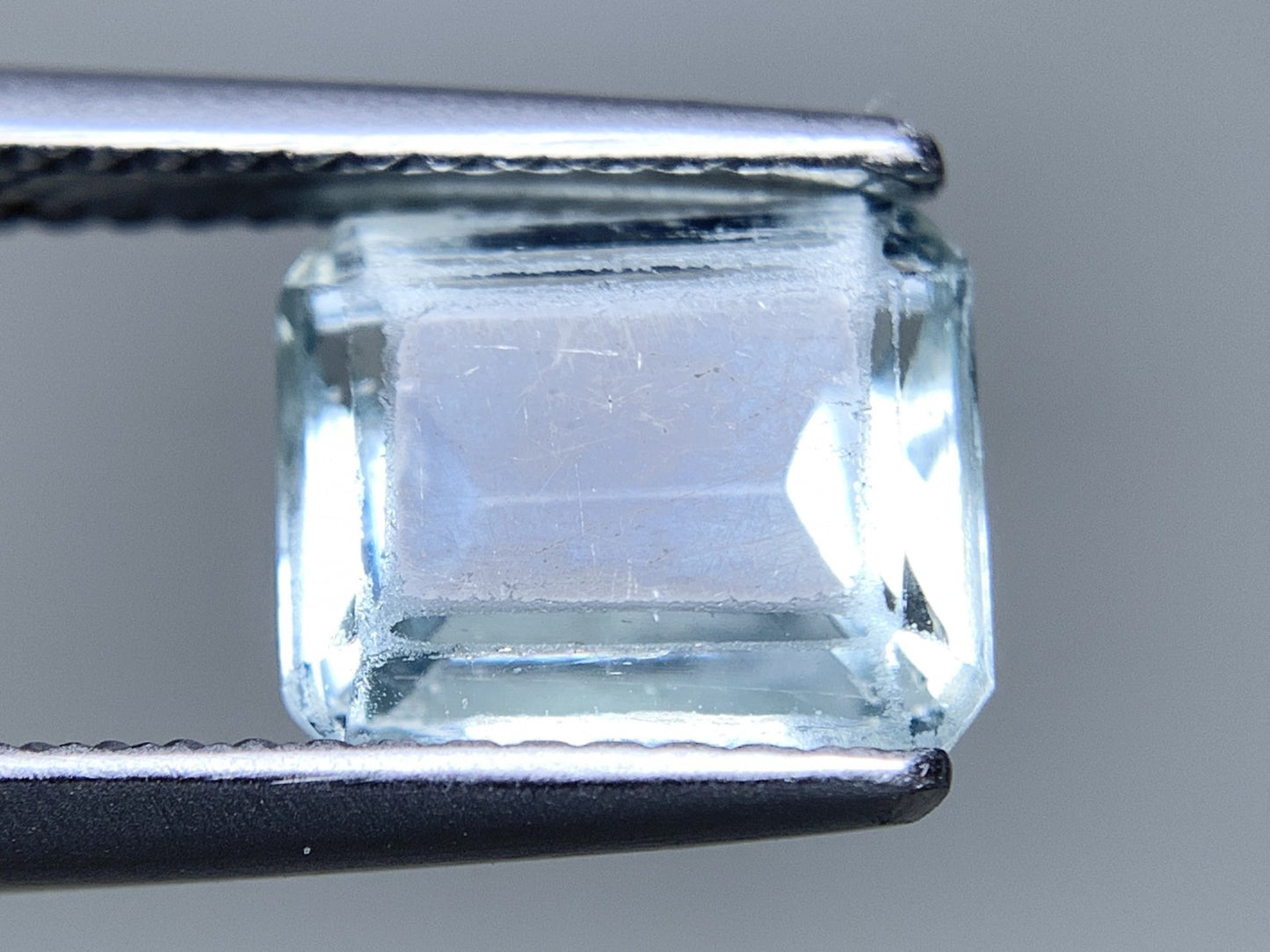 アクアマリン 天然 2.274ct 宝石ソーティング付き 8.8㎜×7.3㎜×4.3㎜ ルース（ 裸石 ） 6979Y