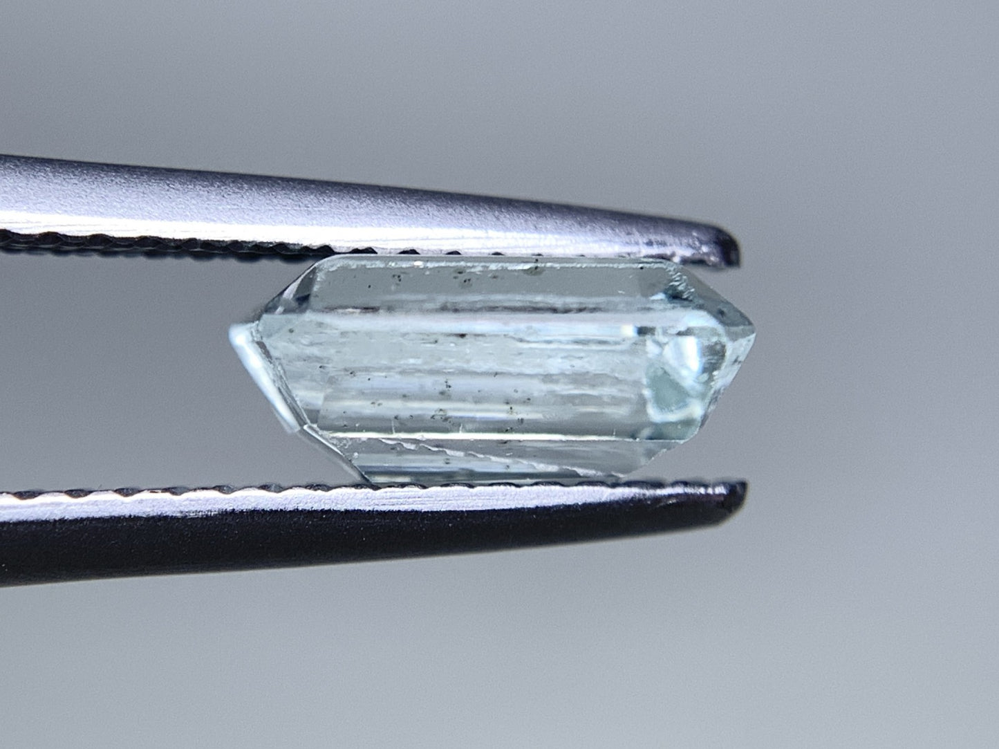 アクアマリン 天然 2.274ct 宝石ソーティング付き 8.8㎜×7.3㎜×4.3㎜ ルース（ 裸石 ） 6979Y