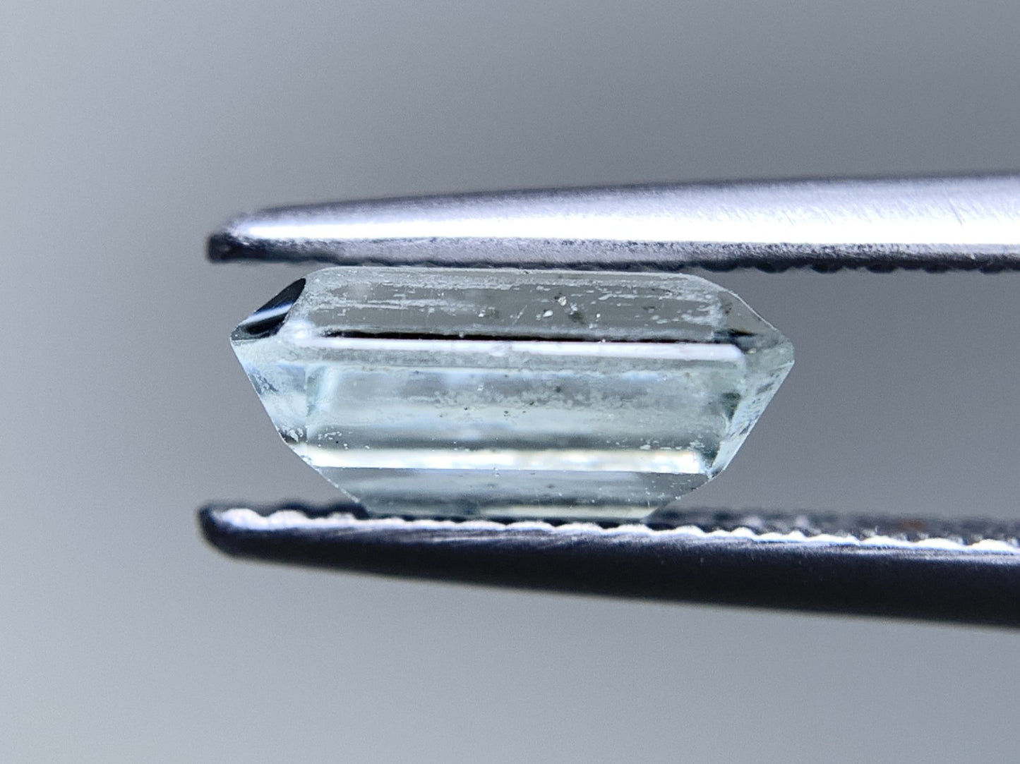 アクアマリン 天然 2.274ct 宝石ソーティング付き 8.8㎜×7.3㎜×4.3㎜ ルース（ 裸石 ） 6979Y