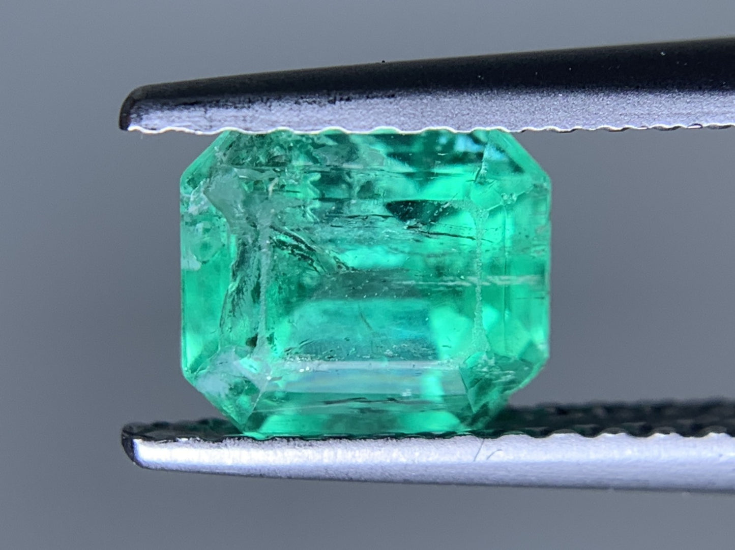エメラルド 天然 1.109ct 中央宝石ソーティング付き 6.34㎜×5.60㎜×4.98㎜ ルース（ 裸石 ） 6145Y