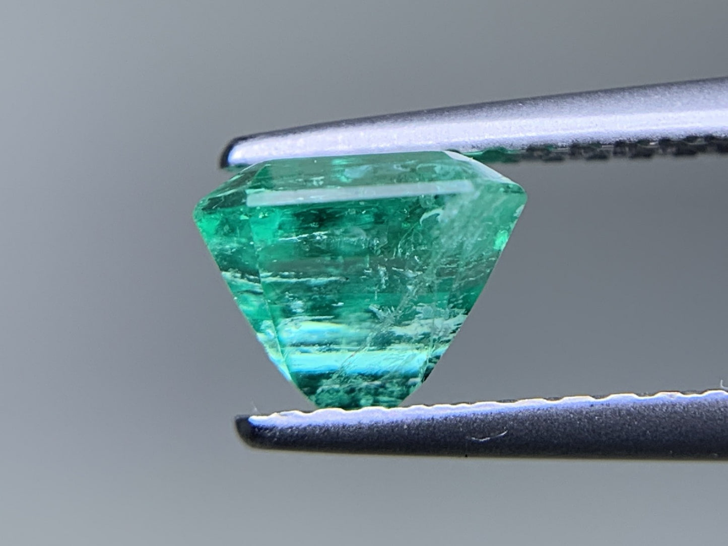 エメラルド 天然 1.109ct 中央宝石ソーティング付き 6.34㎜×5.60㎜×4.98㎜ ルース（ 裸石 ） 6145Y