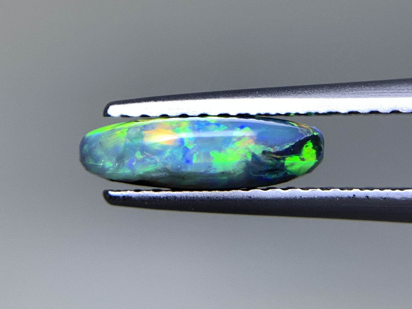 ブラックオパール  天然  1.275ct  中央宝石ソーティング付き  10.6㎜×5.6㎜×3.2㎜   天然 ルース（ 裸石 ） 5348Y
