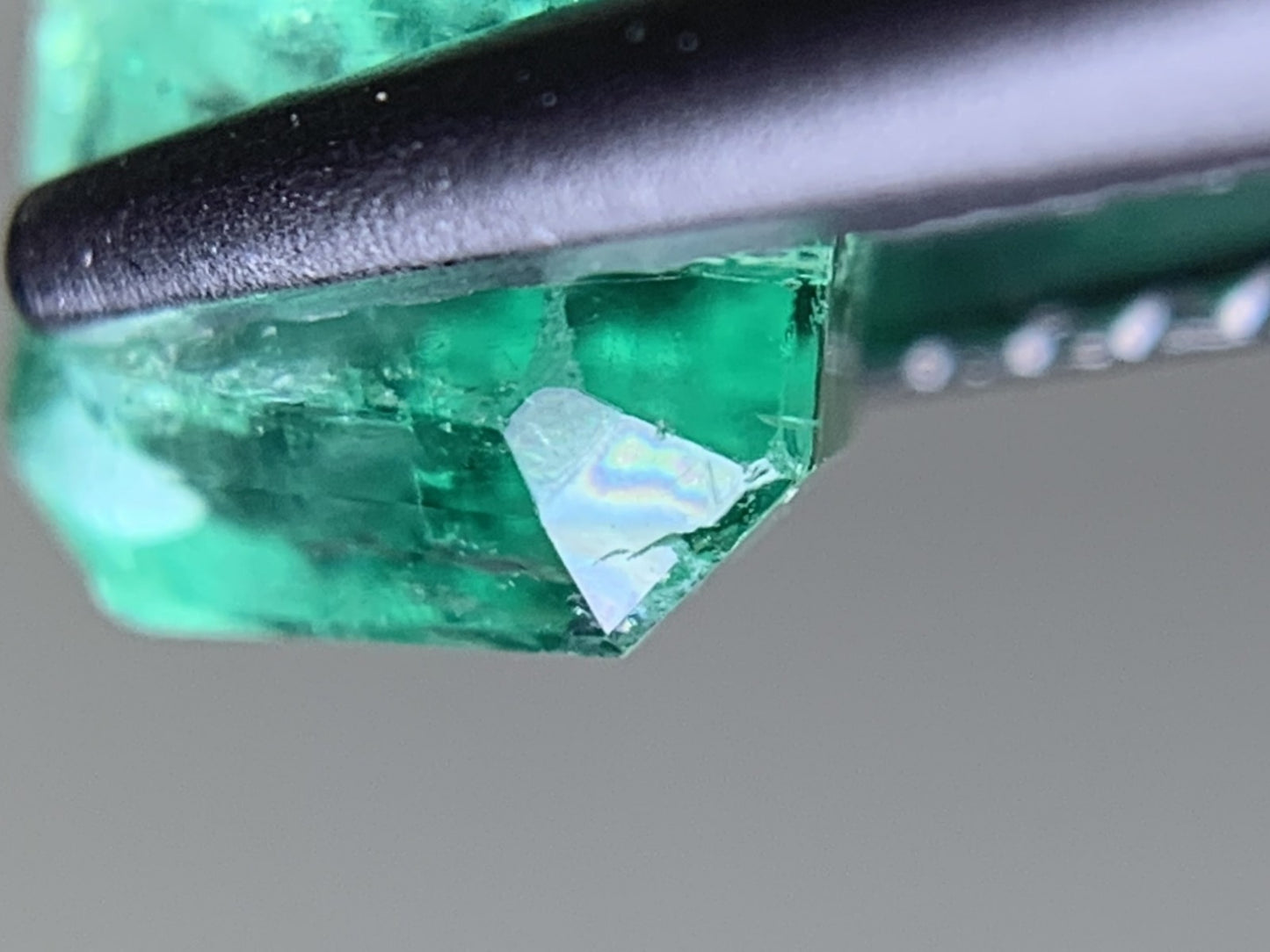 エメラルド 天然 1.109ct 中央宝石ソーティング付き 6.34㎜×5.60㎜×4.98㎜ ルース（ 裸石 ） 6145Y