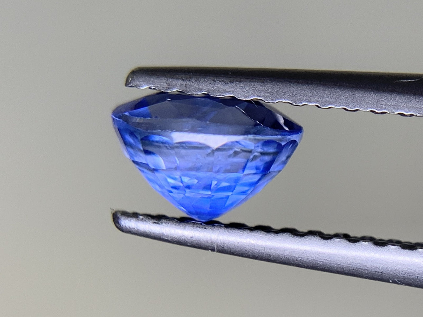サファイア 1.172ct  宝石ソーティング付き  6.2㎜×5.1㎜×4.1㎜　  ルース（ 裸石 ） 1841Y