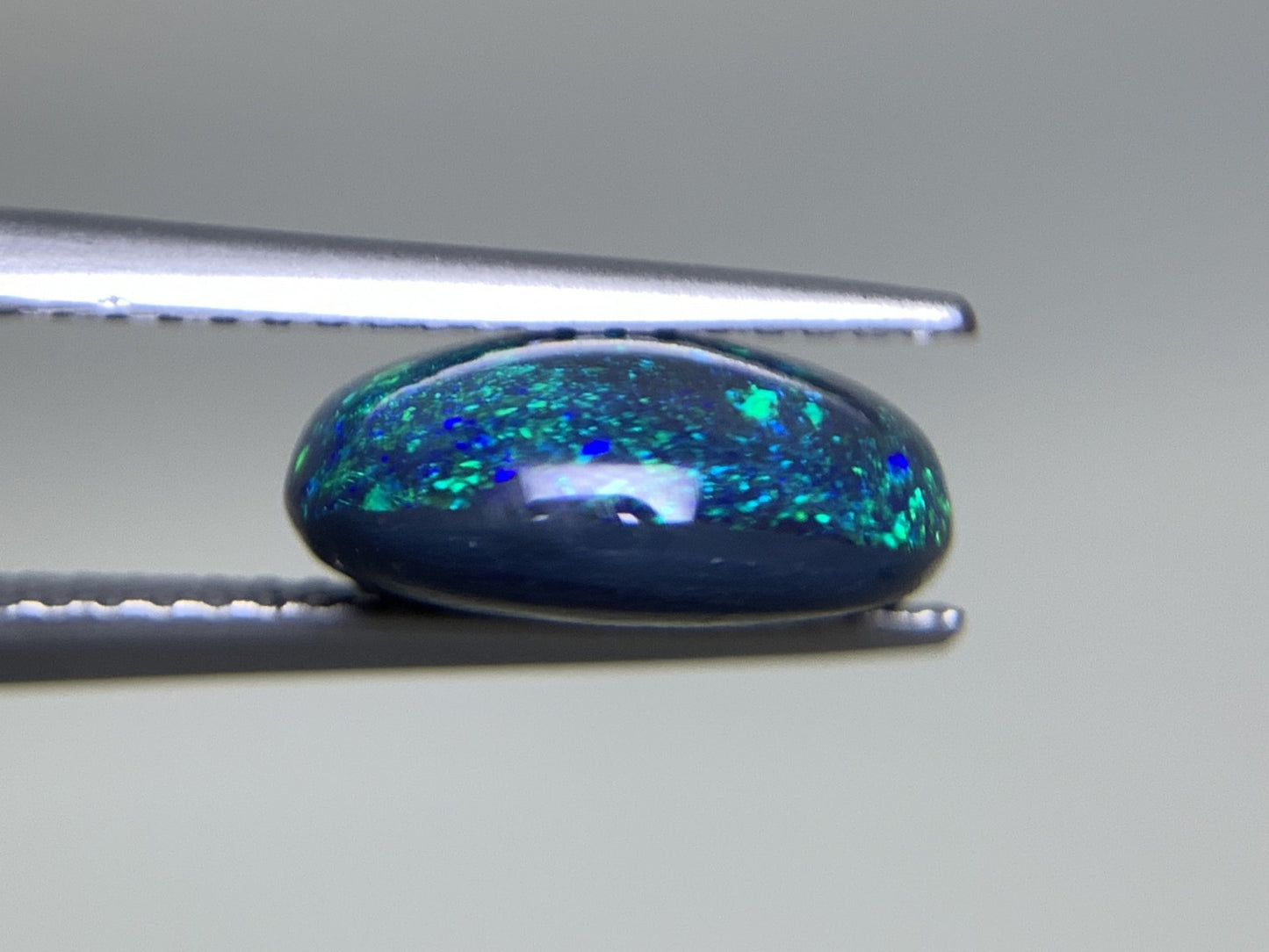 ブラックオパール  天然  3.328ct  中央宝石ソーティング付き  11.4㎜×10.5㎜×4.5㎜   天然 ルース（ 裸石 ） 5335Y