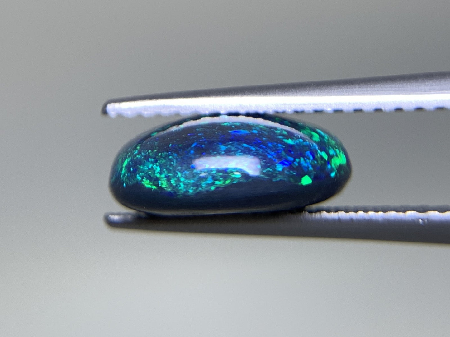 ブラックオパール  天然  3.328ct  中央宝石ソーティング付き  11.4㎜×10.5㎜×4.5㎜   天然 ルース（ 裸石 ） 5335Y