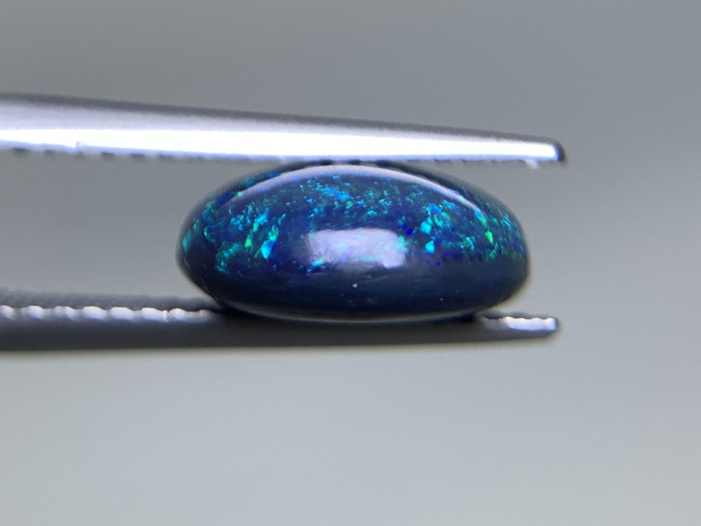 ブラックオパール  天然  3.328ct  中央宝石ソーティング付き  11.4㎜×10.5㎜×4.5㎜   天然 ルース（ 裸石 ） 5335Y