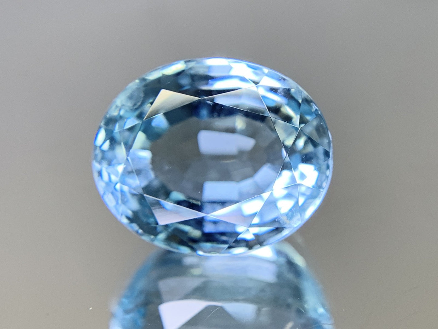 ブルートパーズ 8.017ct 宝石ソーティング付き  12.0㎜×9.9㎜×7.6㎜  ルース（ 裸石 ） 3187Y