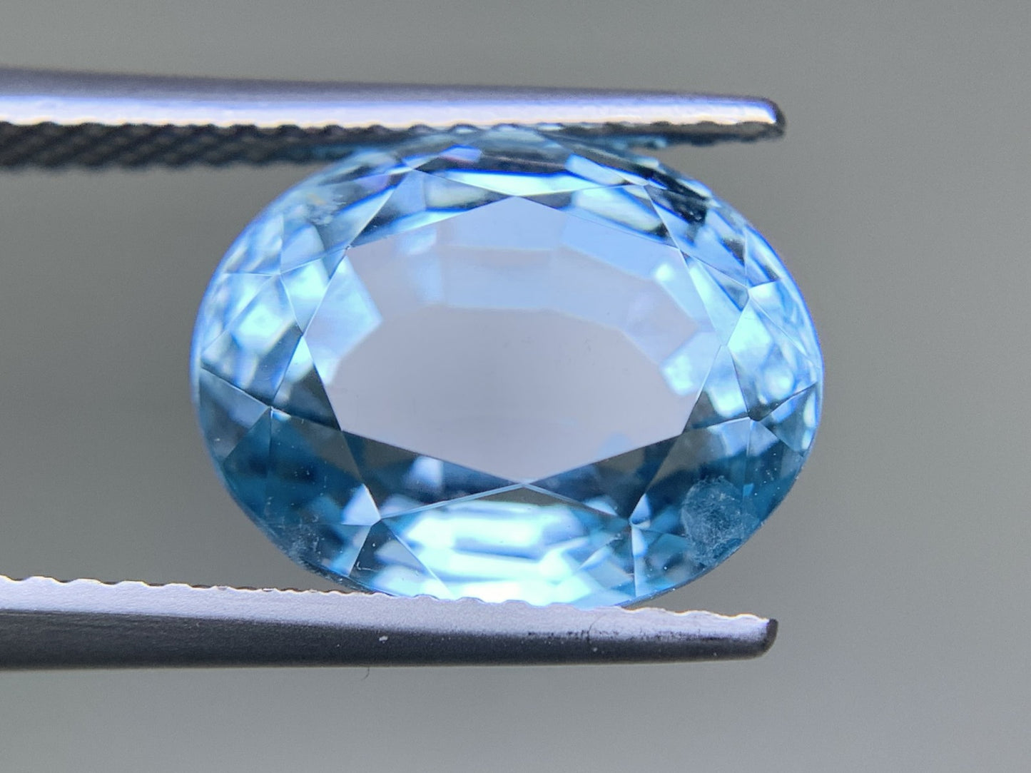 ブルートパーズ 8.017ct 宝石ソーティング付き  12.0㎜×9.9㎜×7.6㎜  ルース（ 裸石 ） 3187Y