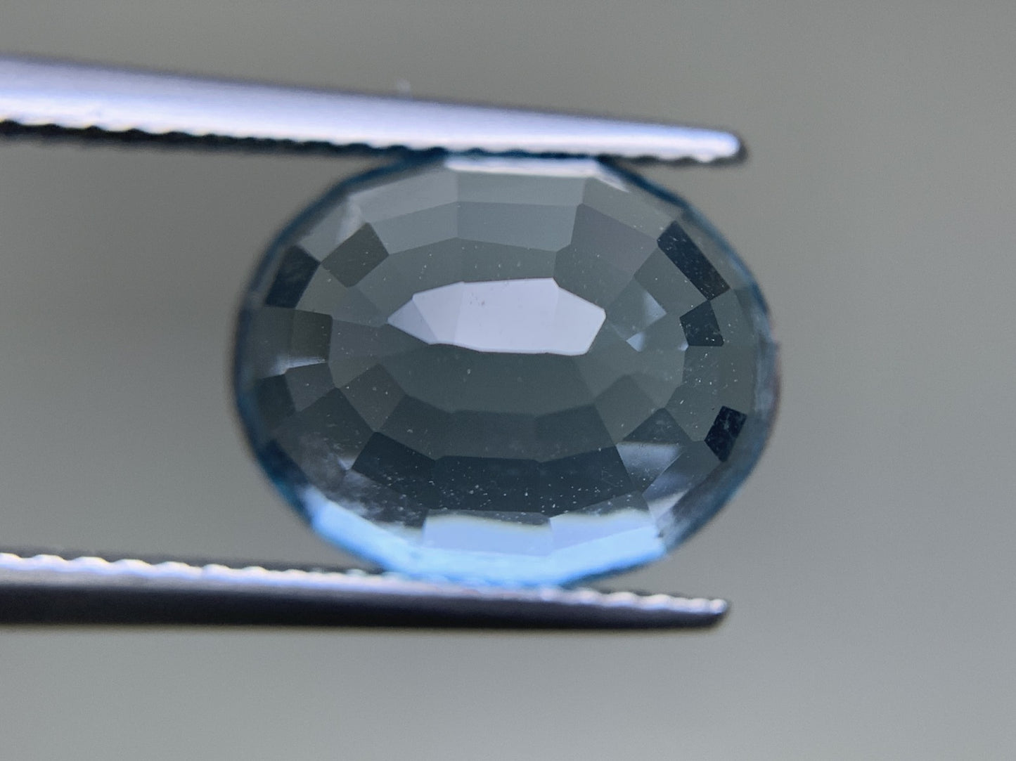 ブルートパーズ 8.017ct 宝石ソーティング付き  12.0㎜×9.9㎜×7.6㎜  ルース（ 裸石 ） 3187Y