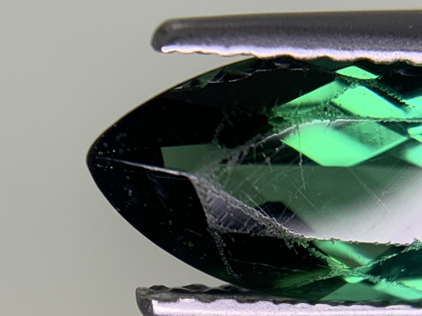 グリーントルマリン 1.60ct 宝石ソーティング付き  12.0㎜×5.7㎜×3.7㎜  ルース（ 裸石 ） 2206Y