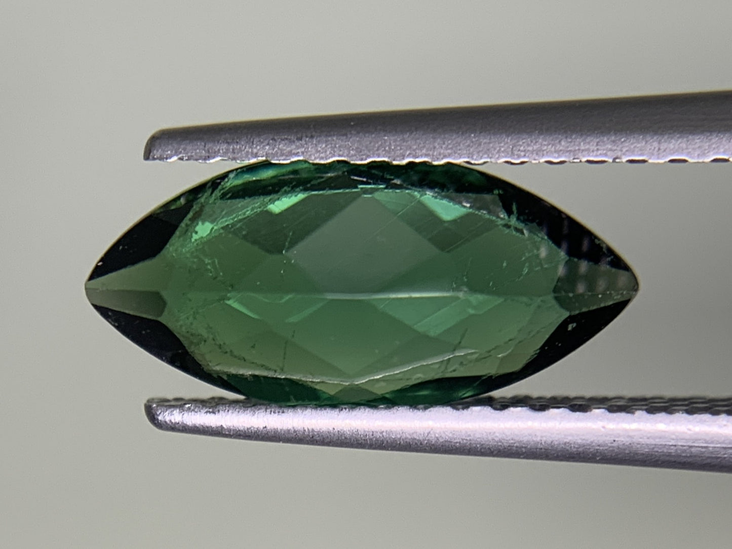グリーントルマリン 1.60ct 宝石ソーティング付き  12.0㎜×5.7㎜×3.7㎜  ルース（ 裸石 ） 2206Y