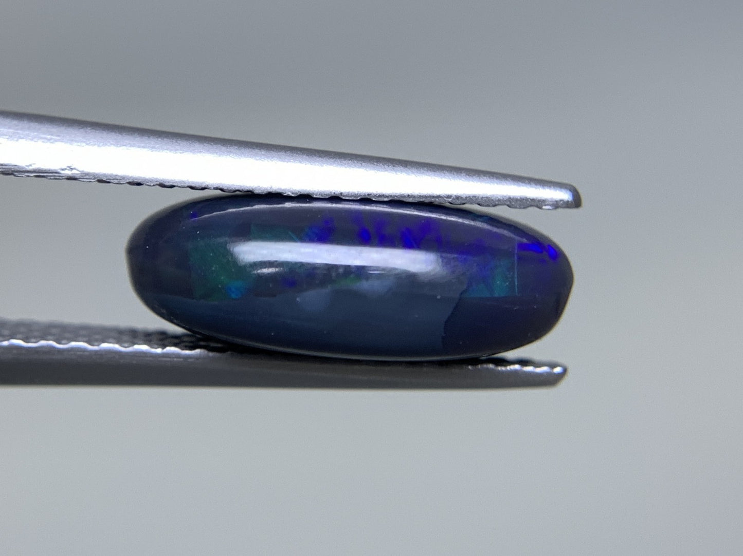 ブラックオパール  天然  2.623ct  中央宝石ソーティング付き  12.7㎜×7.0㎜×4.4㎜   天然 ルース（ 裸石 ） 5334Y