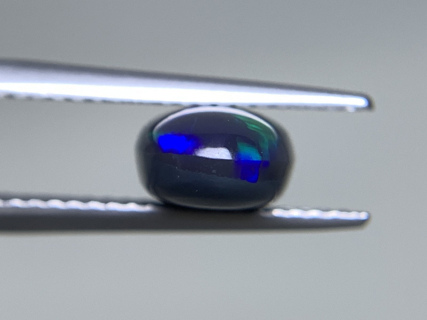 ブラックオパール  天然  2.623ct  中央宝石ソーティング付き  12.7㎜×7.0㎜×4.4㎜   天然 ルース（ 裸石 ） 5334Y