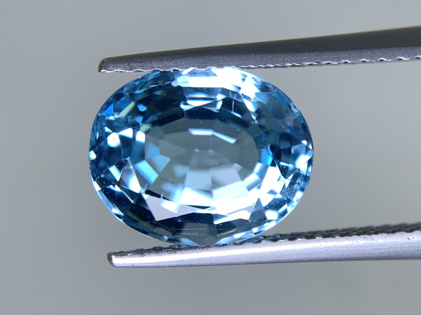 ブルートパーズ 天然  4.525ct  宝石ソーティング付き  10.7㎜×8.8㎜×5.9㎜  ルース（ 裸石 ）  5303Y