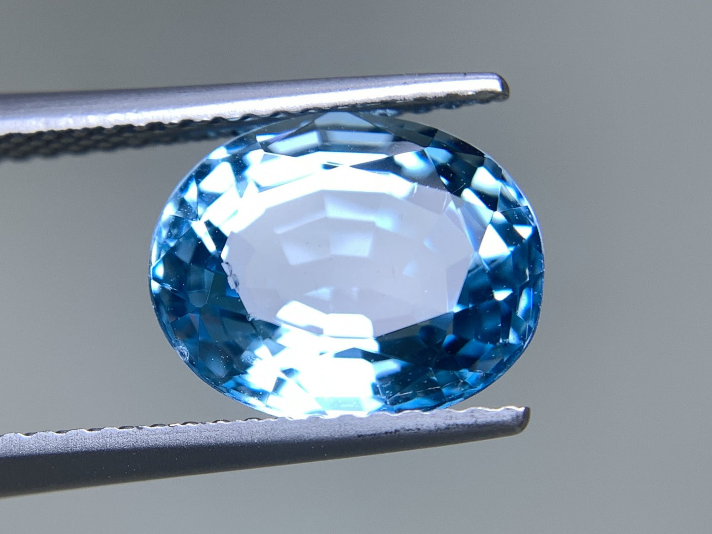 ブルートパーズ 天然  4.525ct  宝石ソーティング付き  10.7㎜×8.8㎜×5.9㎜  ルース（ 裸石 ）  5303Y
