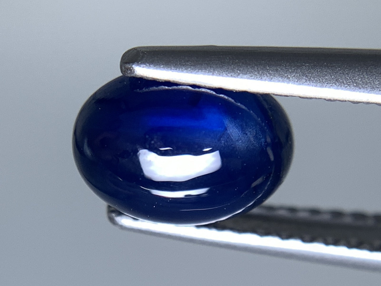 サファイア 天然 2.411ct 宝石ソーティング付き 8.1㎜×6.1㎜×4.3㎜ ルース（ 裸石 ） 7136Y