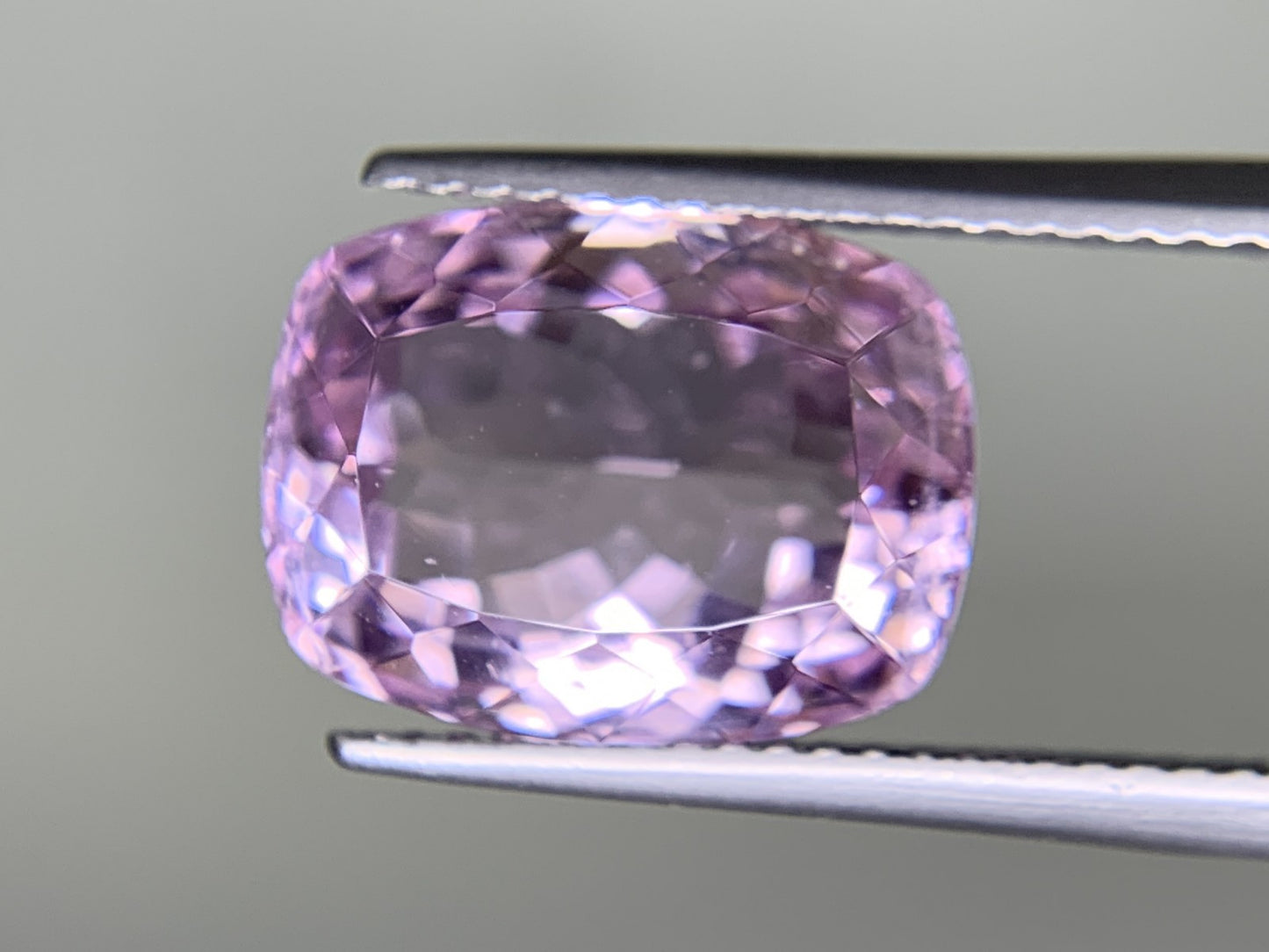 クンツァイト 9.816ct 宝石ソーティング付き  12.9㎜×10.0㎜×8.6㎜  ルース（ 裸石 ） 3143Y