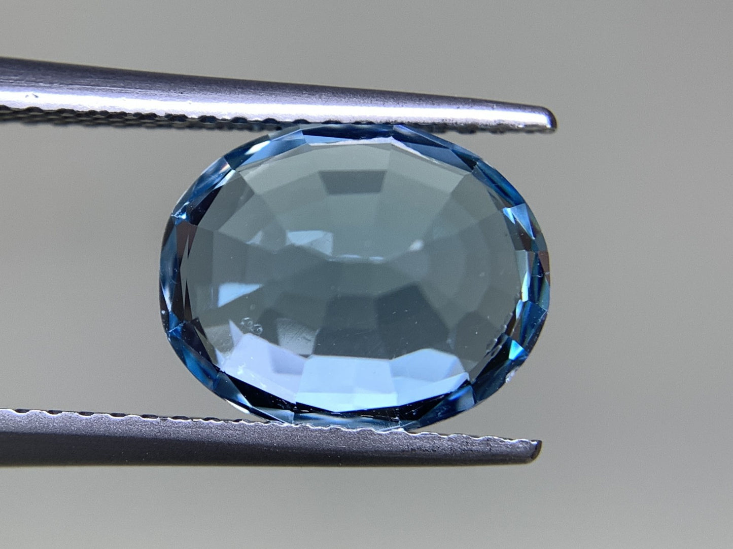 ブルートパーズ 天然  4.525ct  宝石ソーティング付き  10.7㎜×8.8㎜×5.9㎜  ルース（ 裸石 ）  5303Y