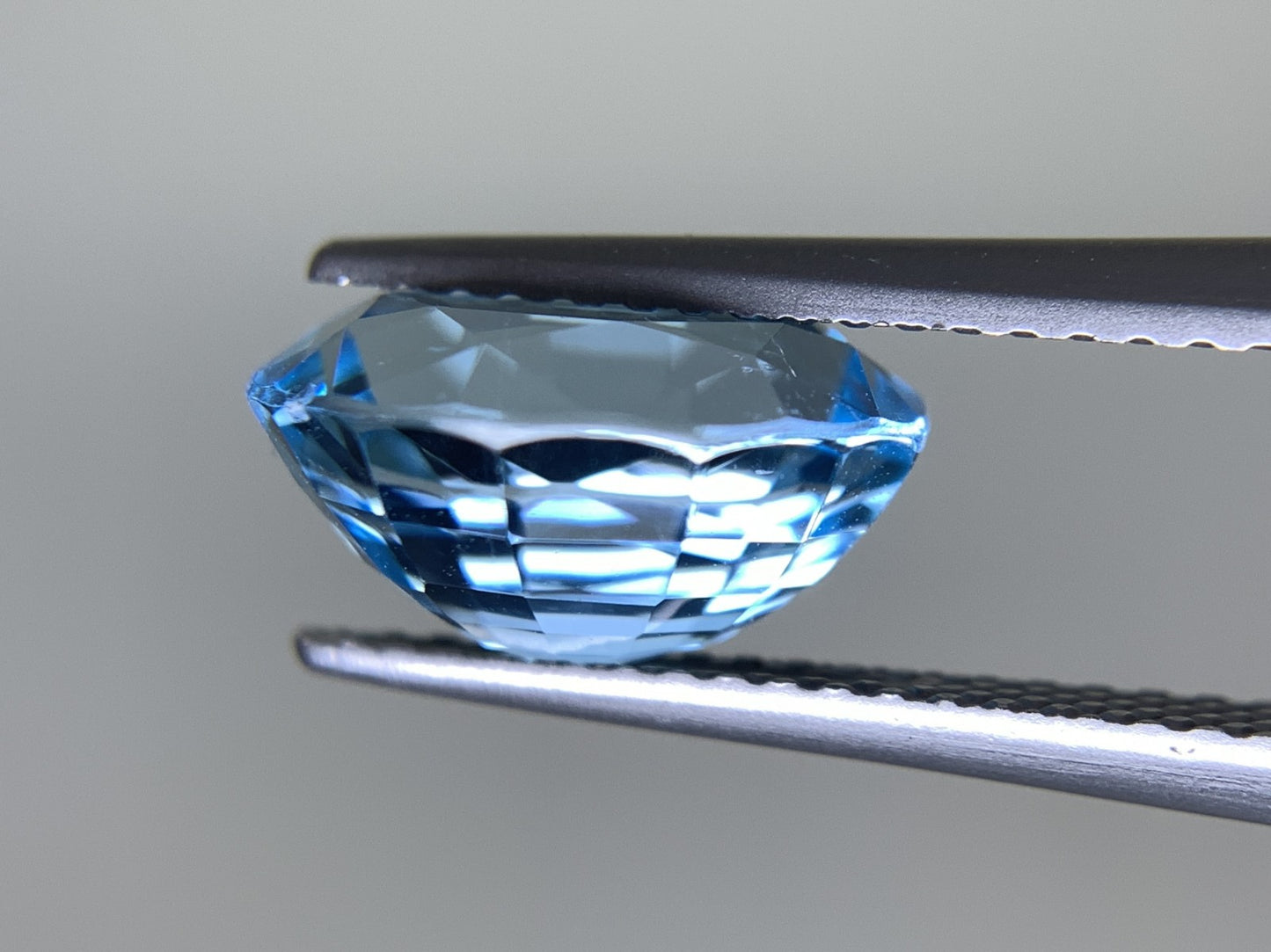 ブルートパーズ 天然  4.525ct  宝石ソーティング付き  10.7㎜×8.8㎜×5.9㎜  ルース（ 裸石 ）  5303Y
