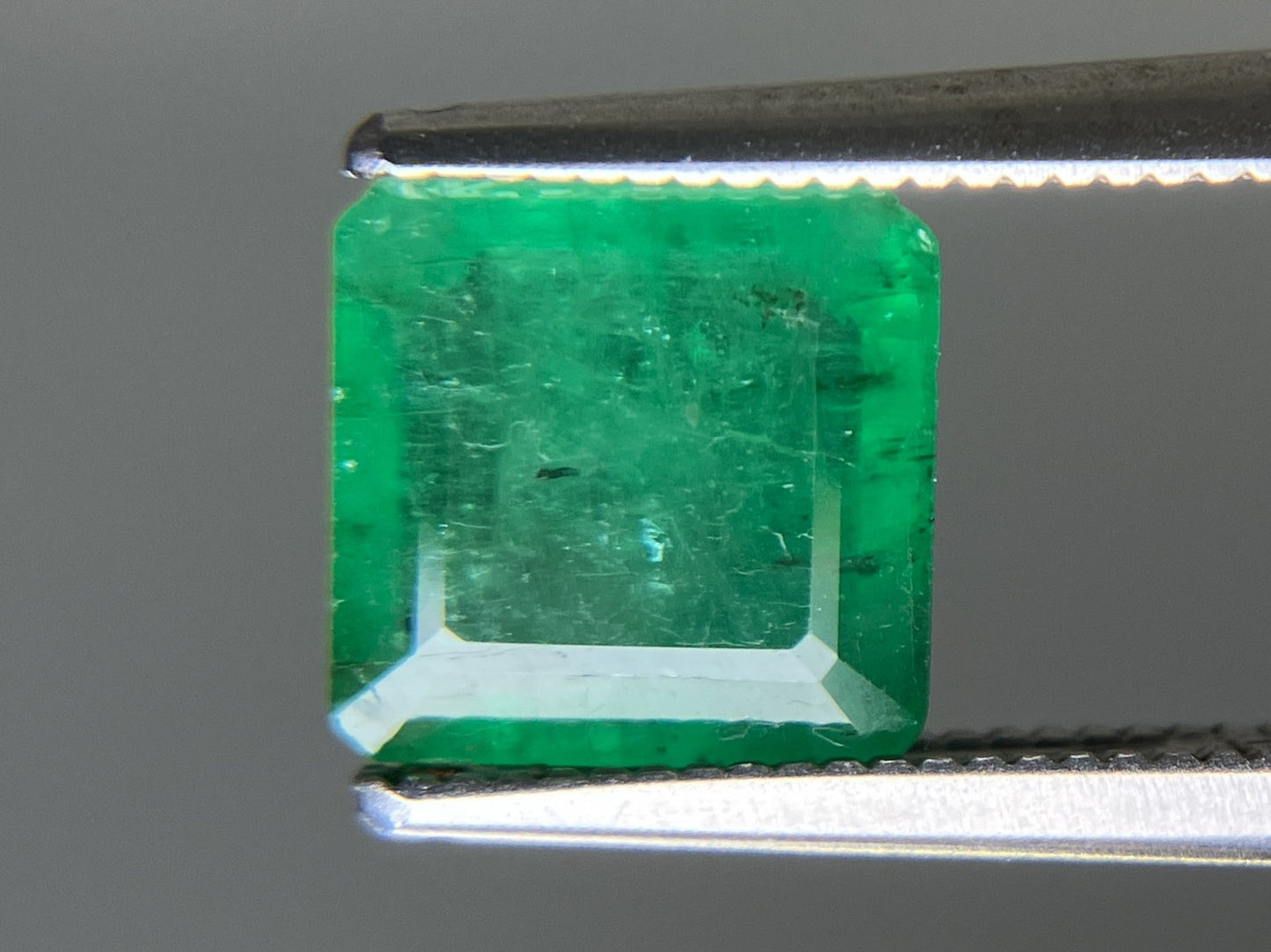 エメラルド 天然 2.063ct 中央宝石ソーティング付き 7.76㎜×7.64㎜×3.90㎜ 天然 ルース（ 裸石 ） 5342YY