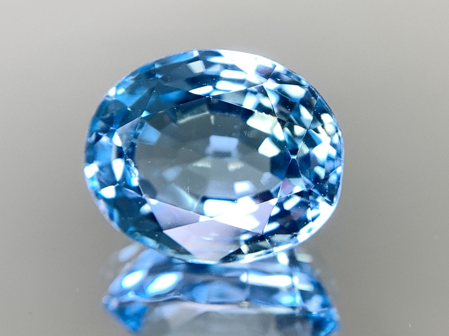ブルートパーズ 天然  4.525ct  宝石ソーティング付き  10.7㎜×8.8㎜×5.9㎜  ルース（ 裸石 ）  5303Y