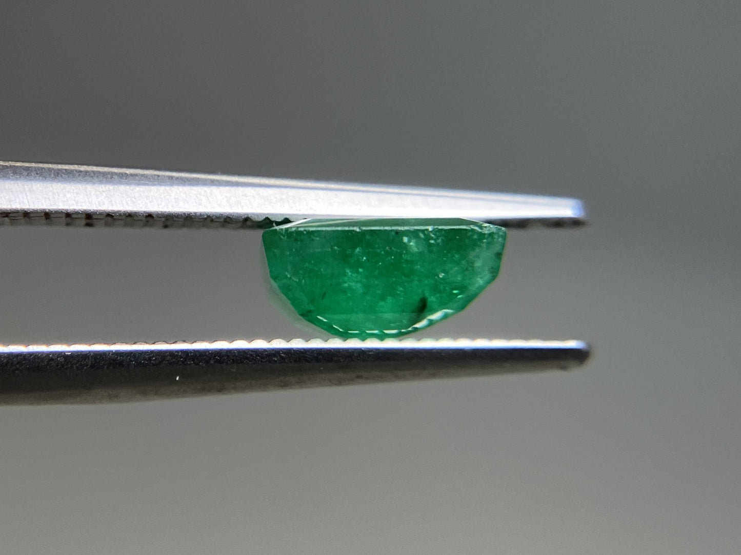 エメラルド 天然 2.063ct 中央宝石ソーティング付き 7.76㎜×7.64㎜×3.90㎜ 天然 ルース（ 裸石 ） 5342YY