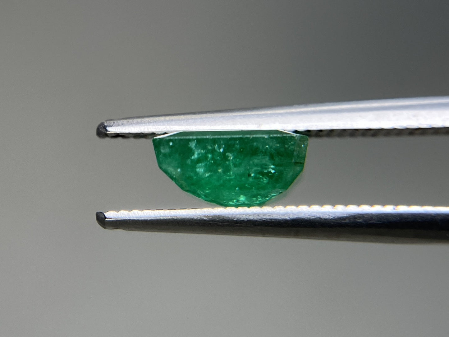 エメラルド 天然 2.063ct 中央宝石ソーティング付き 7.76㎜×7.64㎜×3.90㎜ 天然 ルース（ 裸石 ） 5342YY