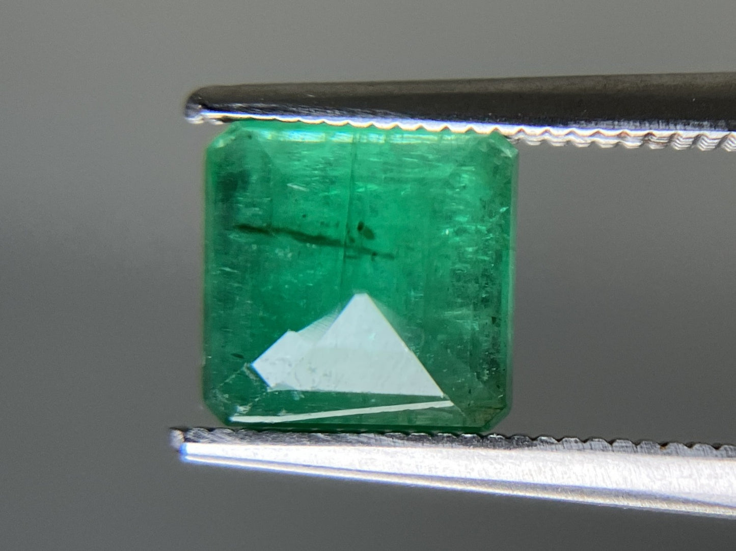 エメラルド 天然 2.063ct 中央宝石ソーティング付き 7.76㎜×7.64㎜×3.90㎜ 天然 ルース（ 裸石 ） 5342YY