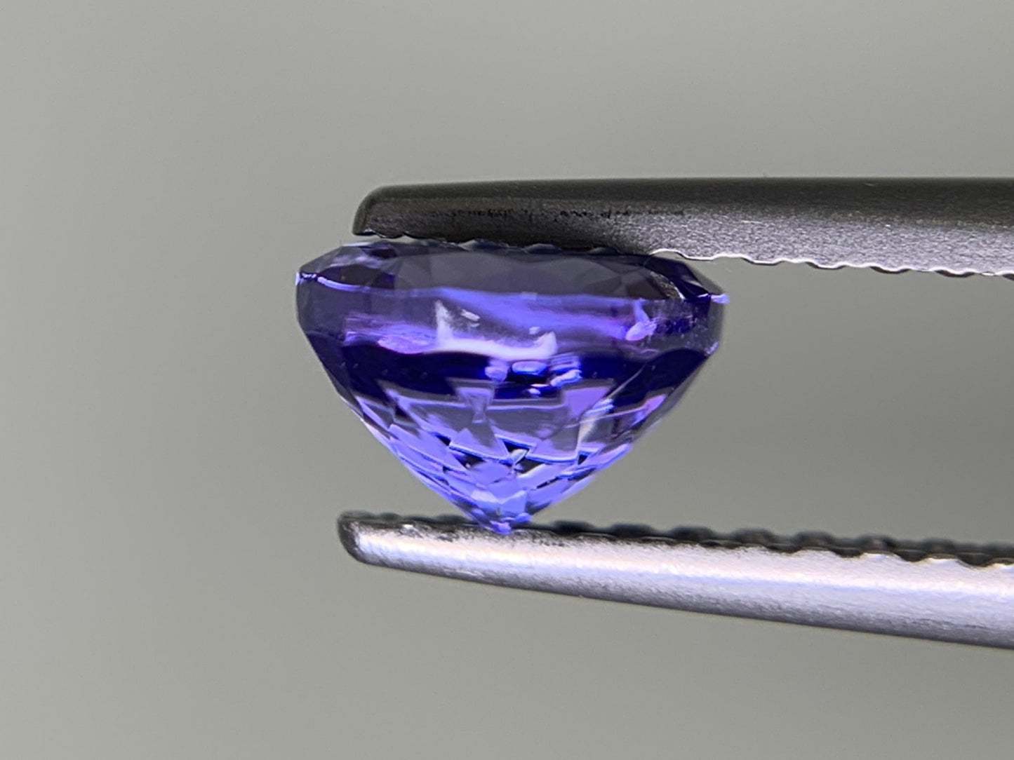 タンザナイト 1.038ct 宝石ソーティング付き  5.9㎜×5.8㎜×3.9㎜  ルース（ 裸石 ） 3182Y