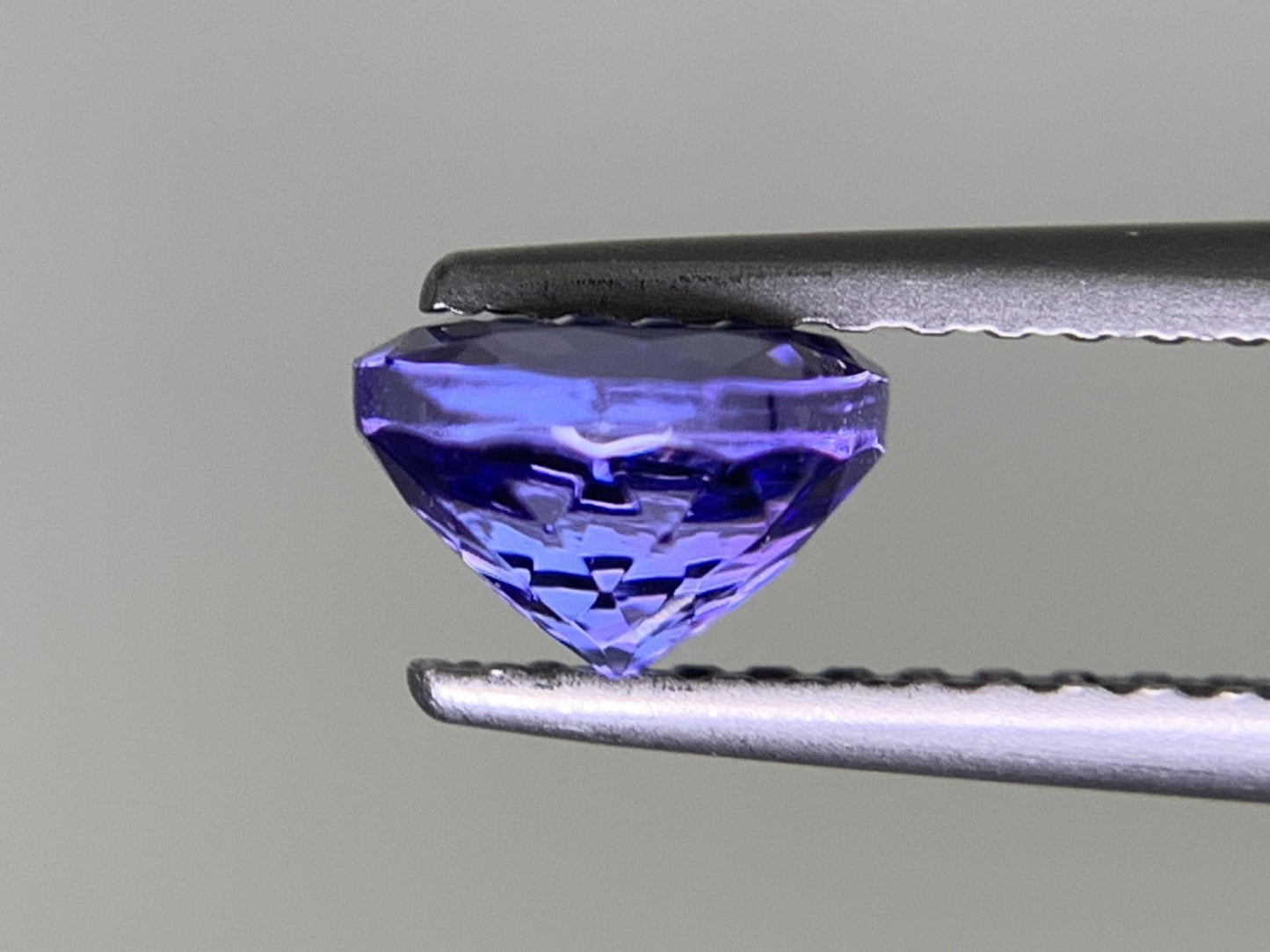 タンザナイト 1.038ct 宝石ソーティング付き  5.9㎜×5.8㎜×3.9㎜  ルース（ 裸石 ） 3182Y