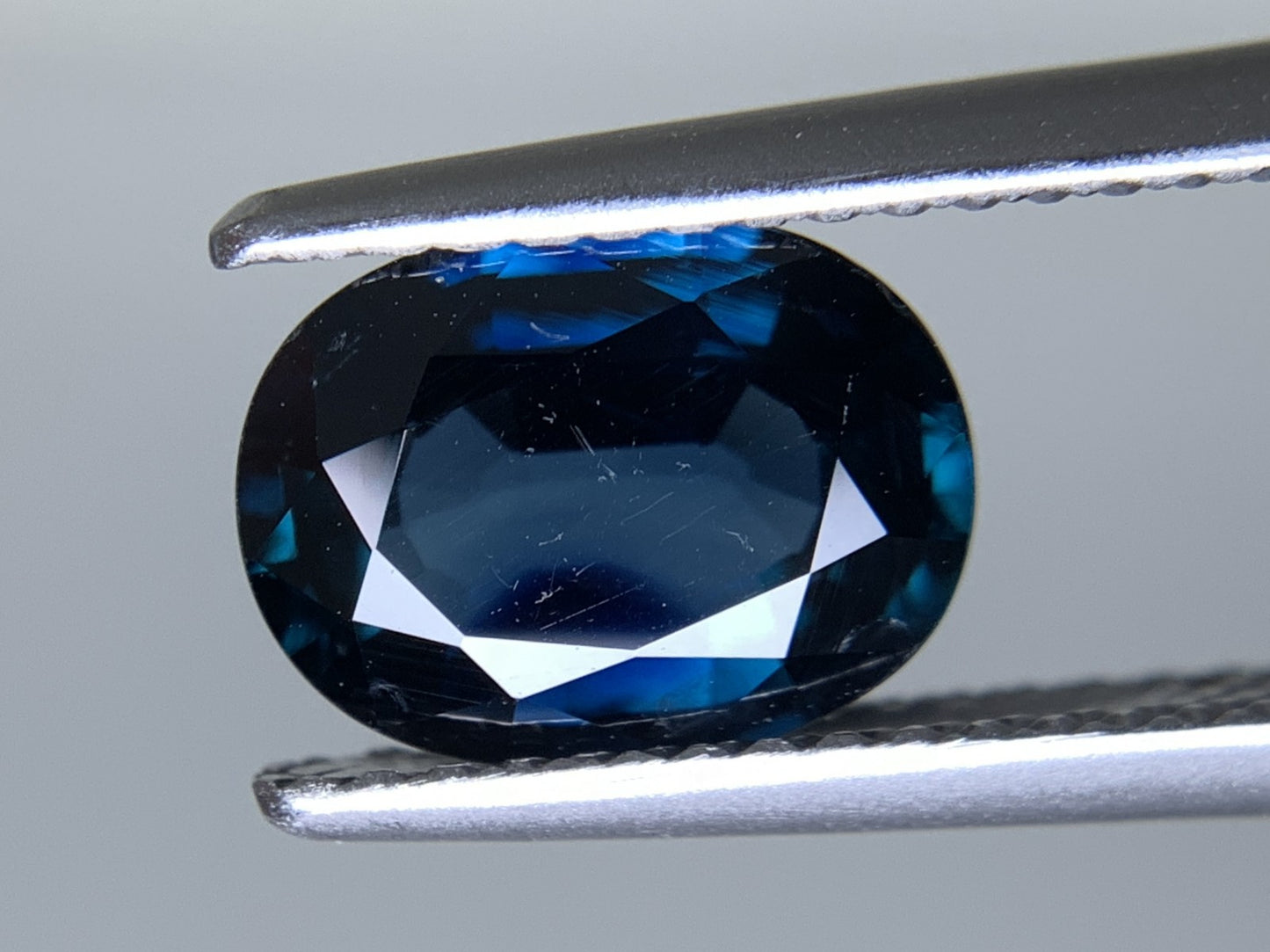 サファイア 天然 2.243ct 中央宝石ソーティング付き 8.99㎜×6.85㎜×3.85㎜ ルース（ 裸石 ） 6604Y