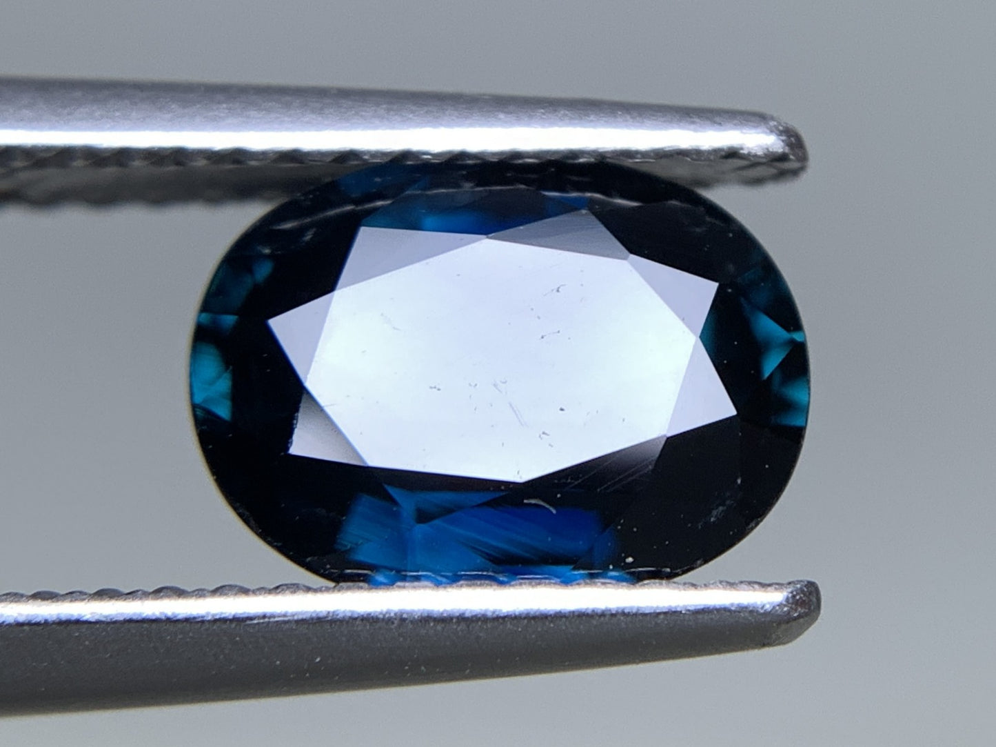 サファイア 天然 2.243ct 中央宝石ソーティング付き 8.99㎜×6.85㎜×3.85㎜ ルース（ 裸石 ） 6604Y