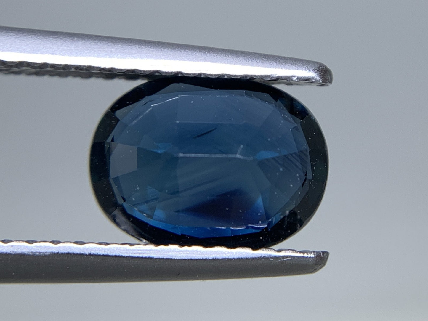 サファイア 天然 2.243ct 中央宝石ソーティング付き 8.99㎜×6.85㎜×3.85㎜ ルース（ 裸石 ） 6604Y
