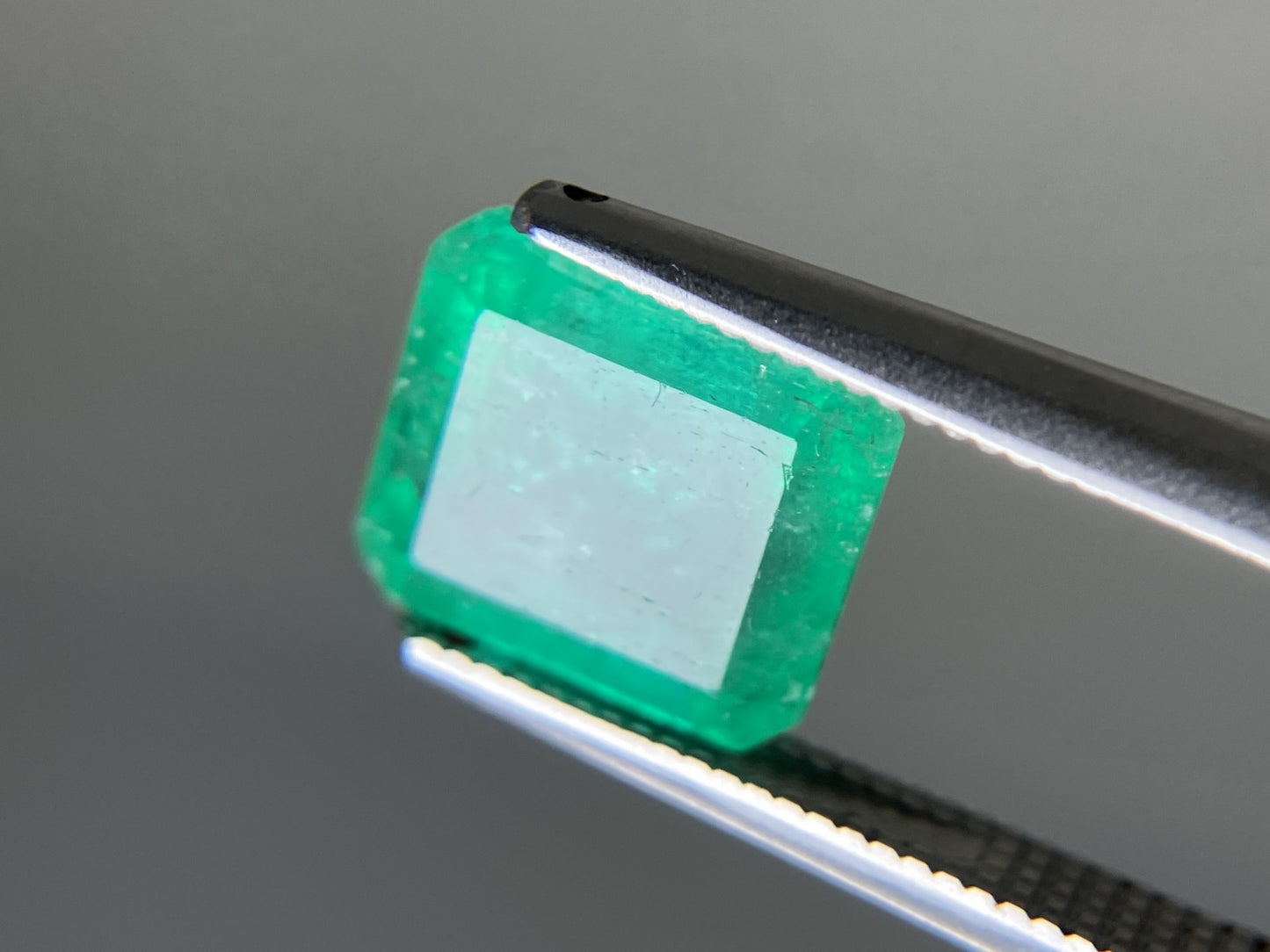 エメラルド 天然 3.035ct 中央宝石ソーティング付き 9.01㎜×7.99㎜×5.08㎜ 天然 ルース（ 裸石 ） 5245YY
