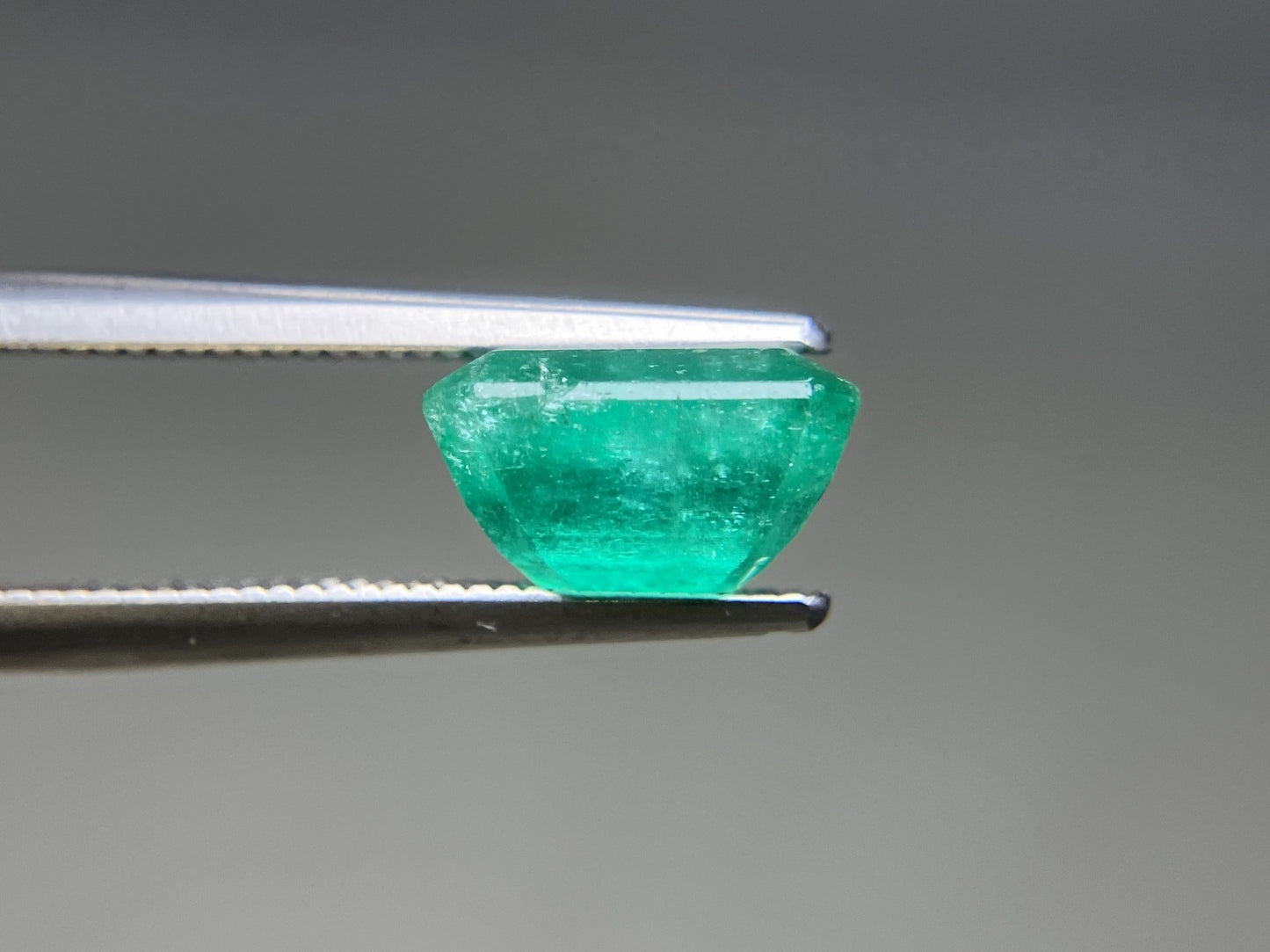 エメラルド 天然 3.035ct 中央宝石ソーティング付き 9.01㎜×7.99㎜×5.08㎜ 天然 ルース（ 裸石 ） 5245YY