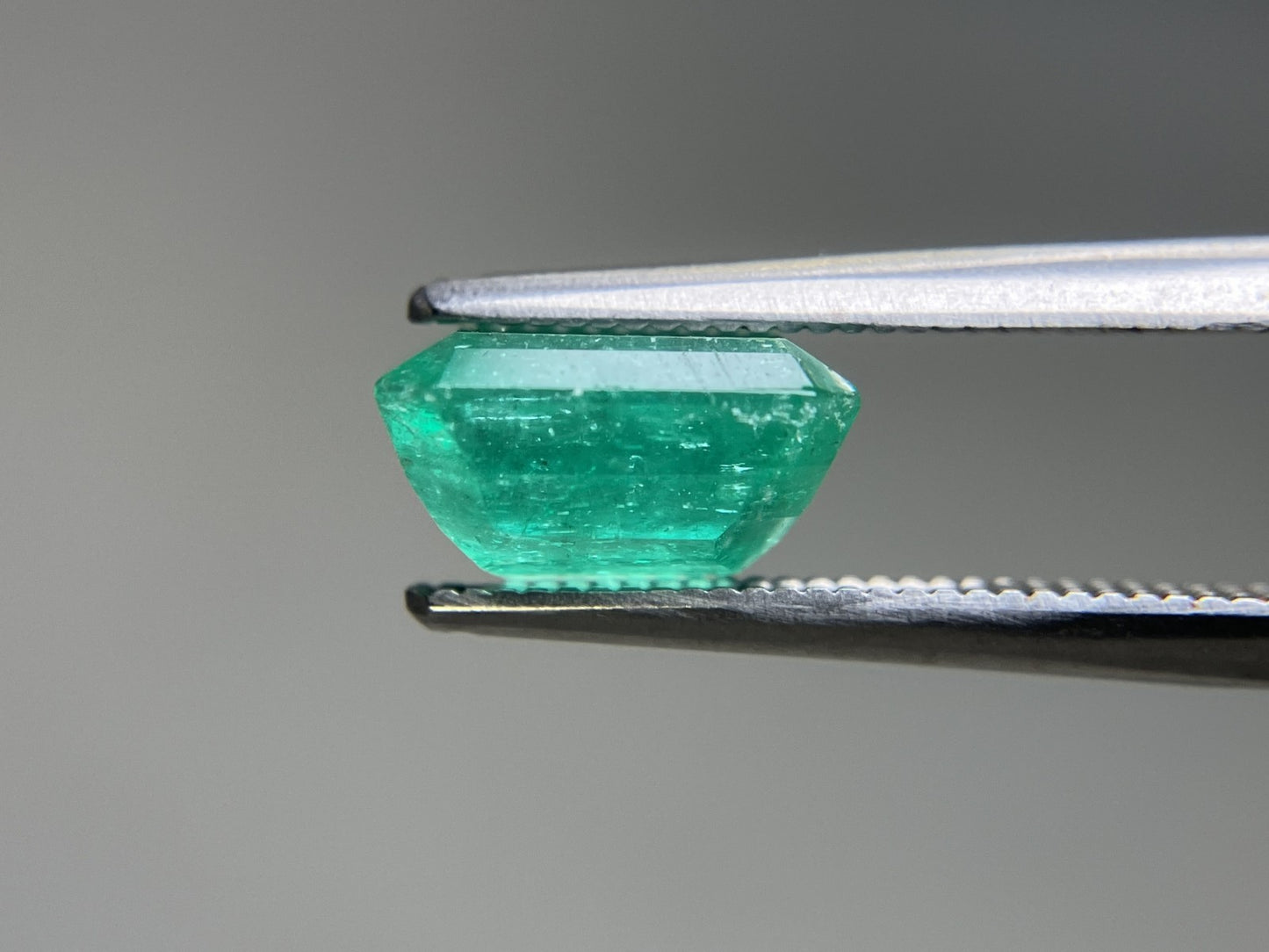 エメラルド 天然 3.035ct 中央宝石ソーティング付き 9.01㎜×7.99㎜×5.08㎜ 天然 ルース（ 裸石 ） 5245YY