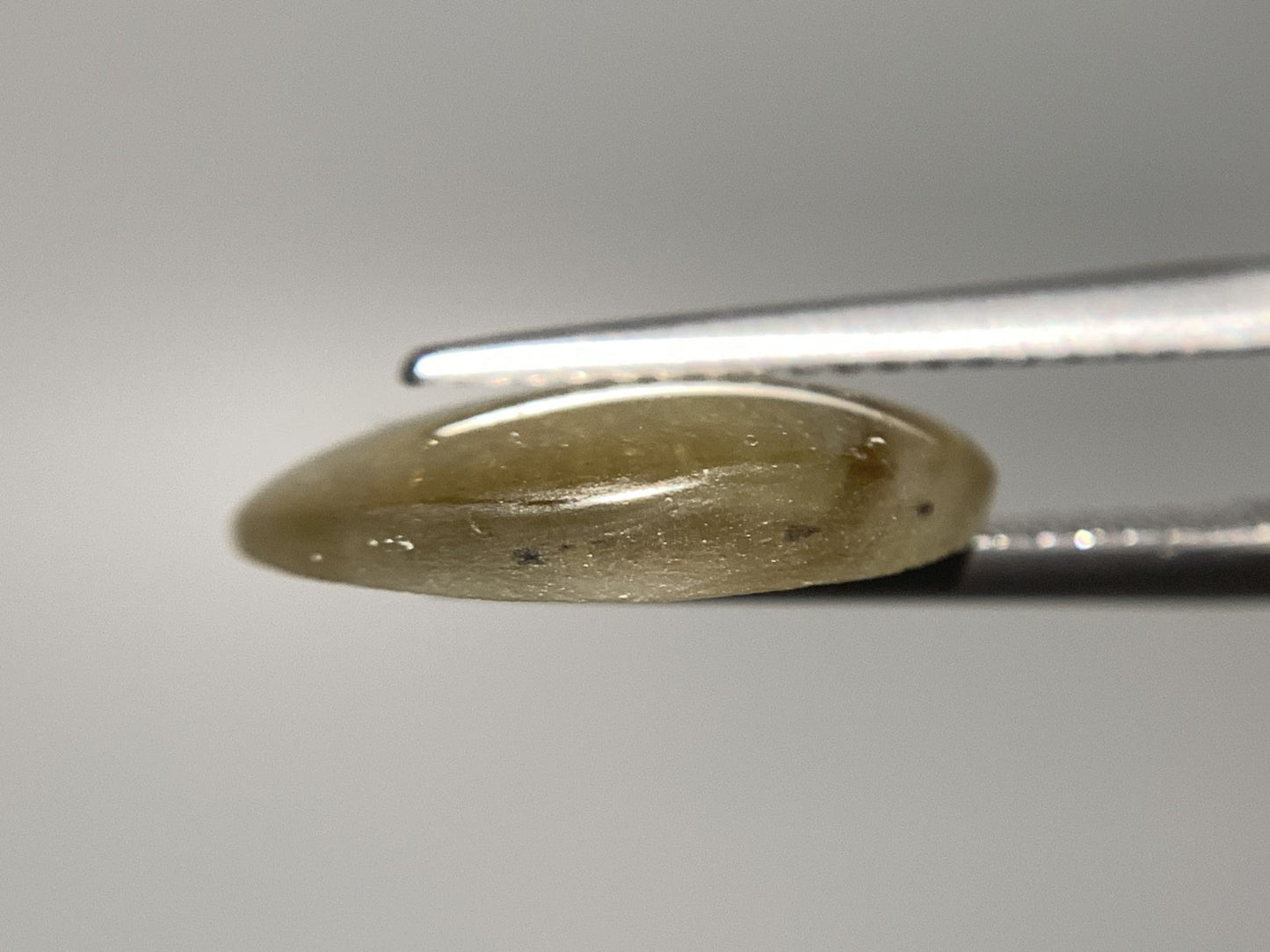 クリソベリルキャッツアイ 天然 5.637ct 宝石ソーティング付き 14.4㎜×12.0㎜×3.1㎜ ルース（ 裸石 ） 8242Y