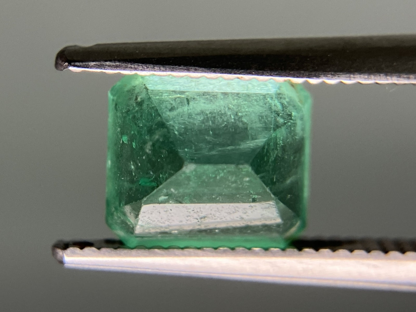 エメラルド 天然  1.781ct  中央宝石ソーティング付き  7.38㎜×6.60㎜×5.39㎜   天然 ルース（ 裸石 ） 5409YY