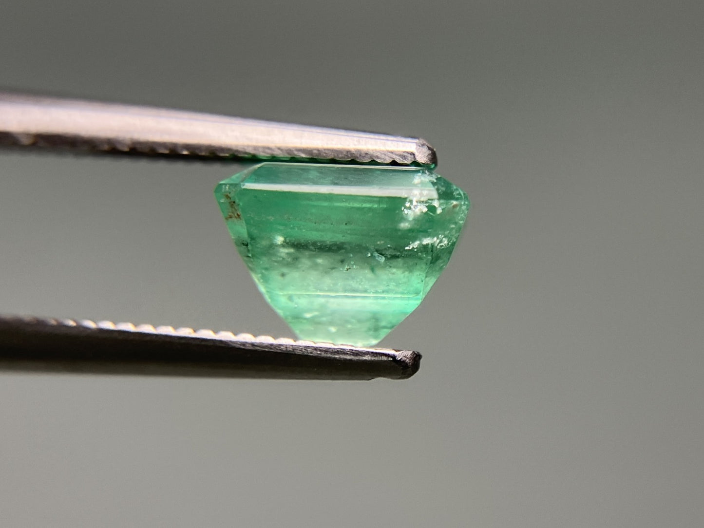 エメラルド 天然  1.781ct  中央宝石ソーティング付き  7.38㎜×6.60㎜×5.39㎜   天然 ルース（ 裸石 ） 5409YY