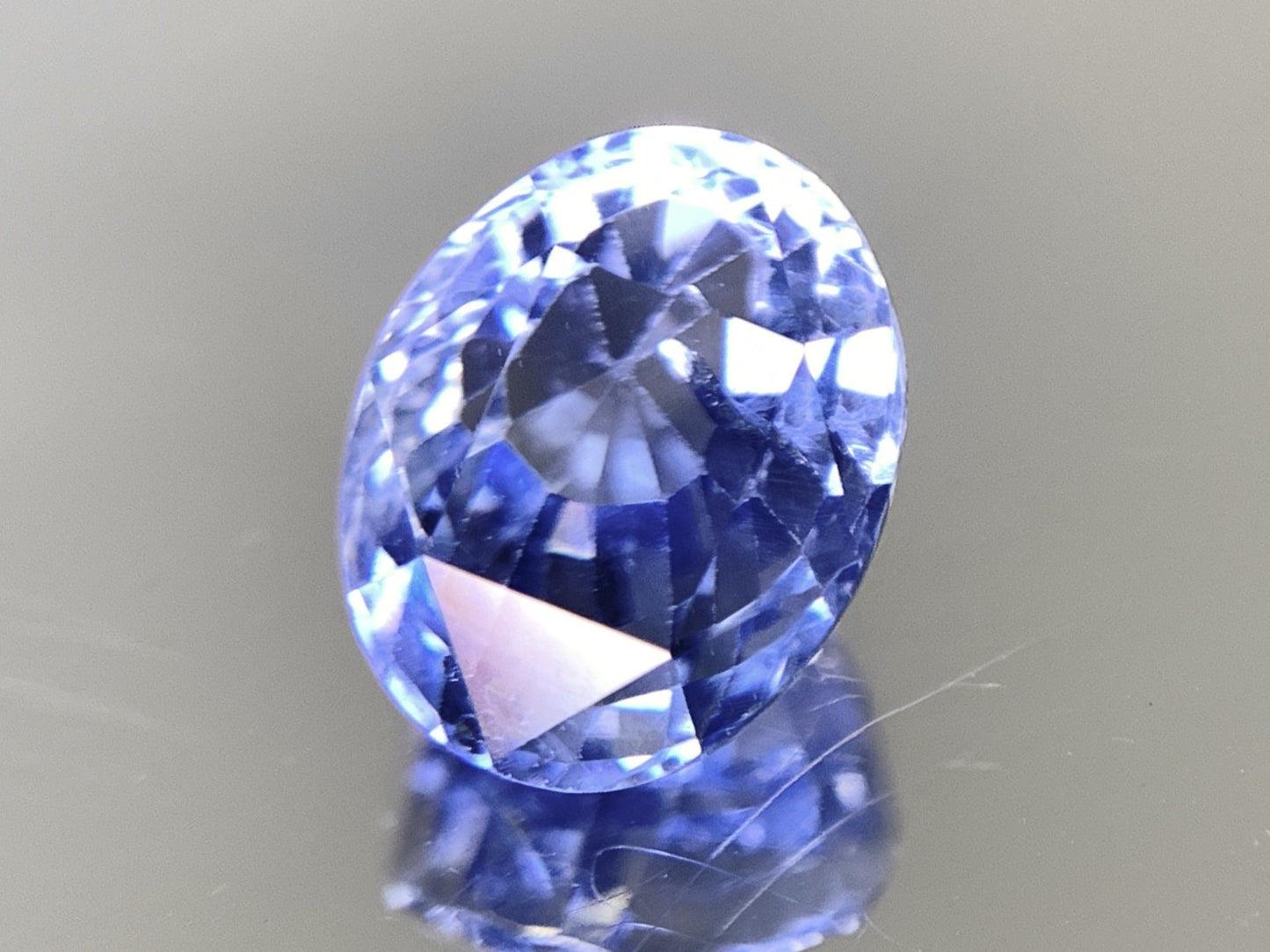 サファイア 4.04ct  GIA宝石鑑別書付き  No Heat Sri Lanka 9.41㎜×7.48㎜×6.19㎜   天然 ルース（ 裸石 ）   3872Y