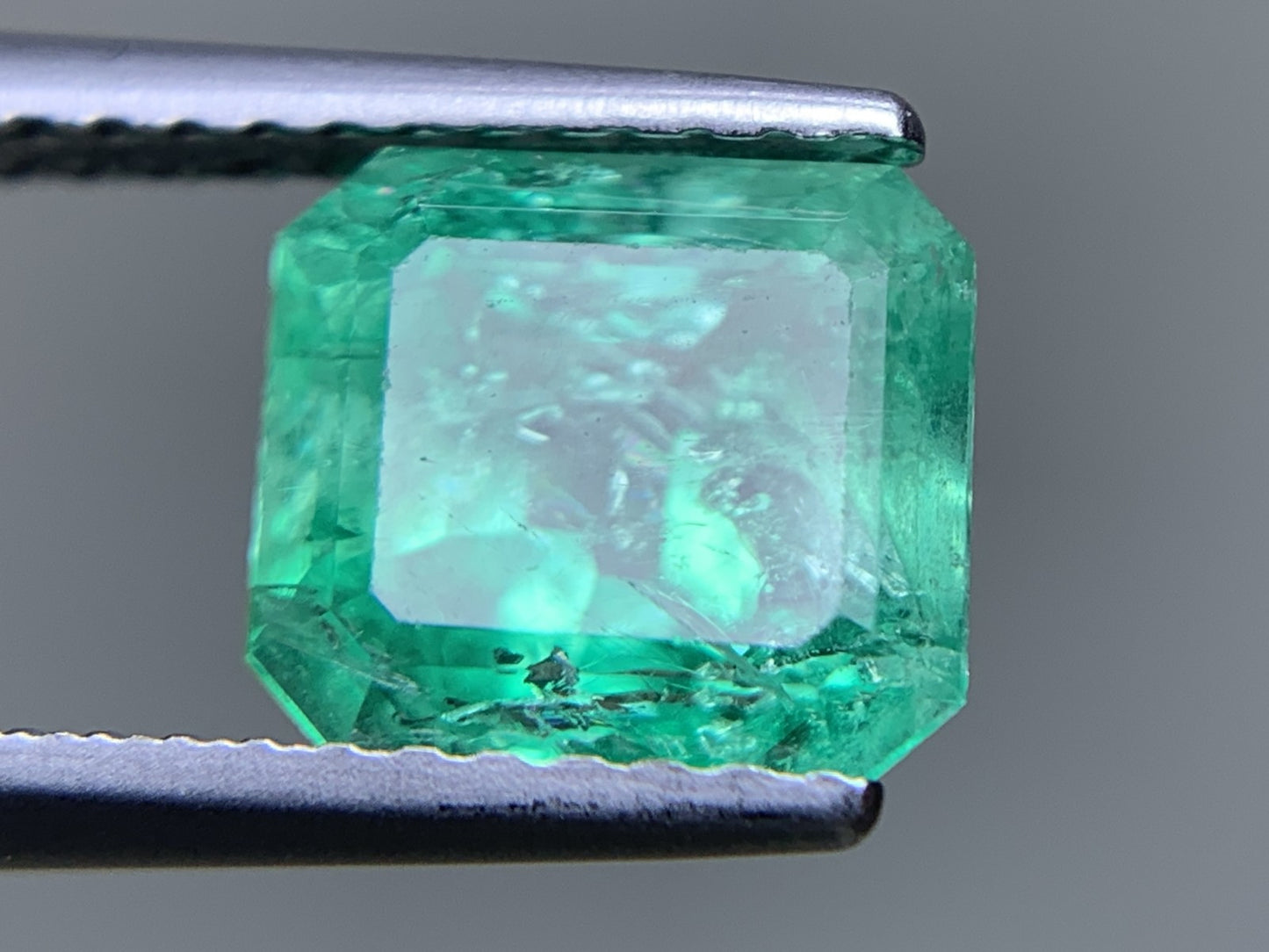 エメラルド 天然 1.749ct 宝石ソーティング付き 7.5㎜×6.9㎜×5.0㎜ ルース（ 裸石 ） 6296Y