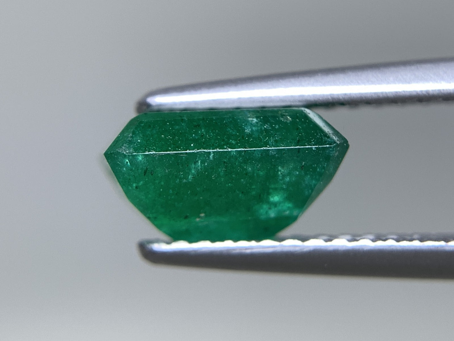 クォーツァイト 天然 1.958ct 宝石ソーティング付き 8.5㎜×6.5㎜×4.6㎜ ルース（ 裸石 ） 7122Y