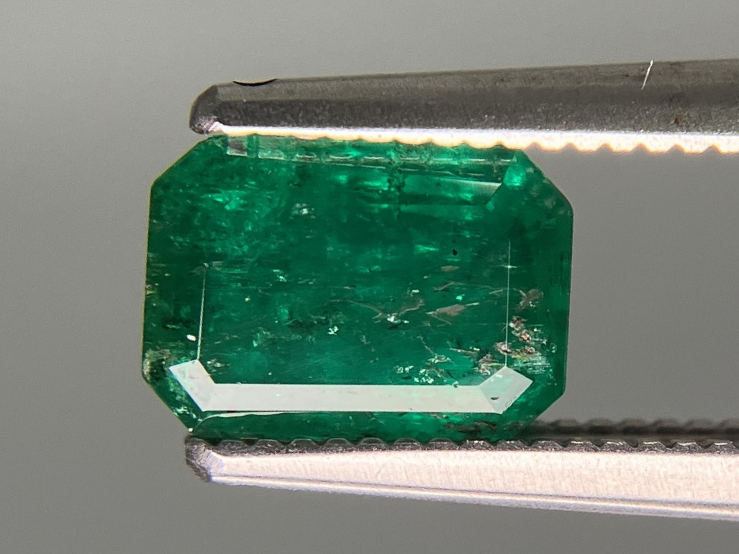 エメラルド 天然  1.425ct  中央宝石ソーティング付き  7.42㎜×5.36㎜×4.36㎜   天然 ルース（ 裸石 ） 5293YY