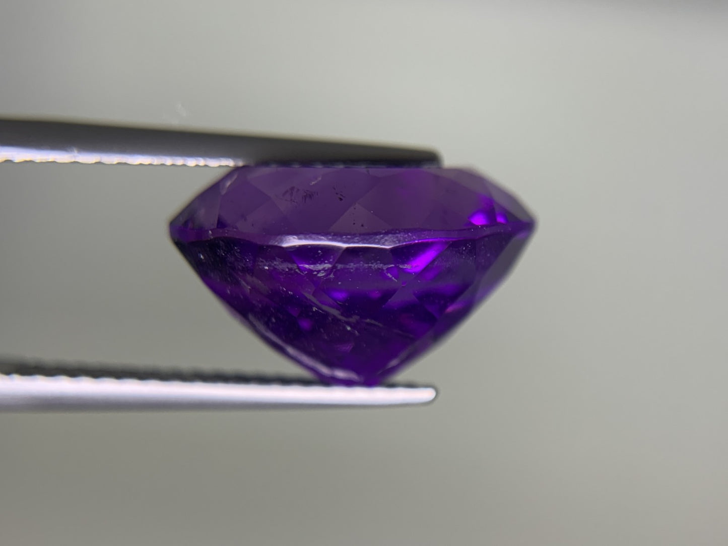 アメシスト（紫水晶） 9.157ct 宝石ソーティング付き  14.9㎜×12.2㎜×9.1㎜  ルース（ 裸石 ） 4001Y